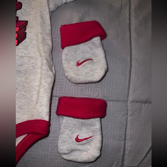Nike Infant onesie and Booties hot pink and White - Picture 2 of 2